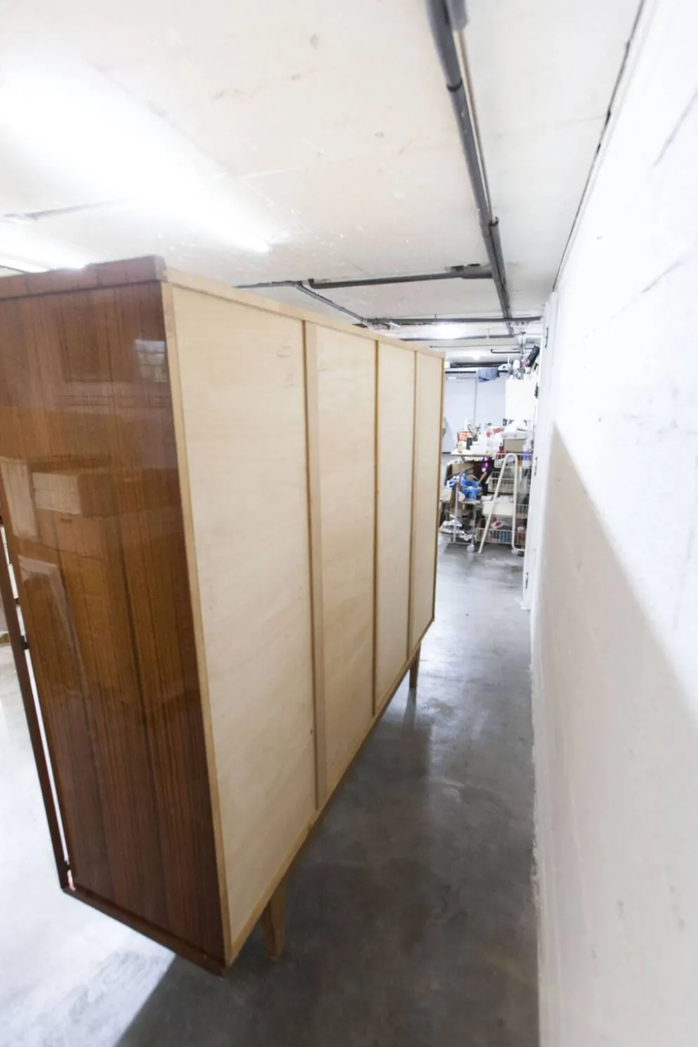 Armoire 1960 scandinave bois blond vernis atypique 4 portes 3