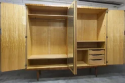 Armoire 1960 scandinave bois blond vernis atypique 4 portes 3