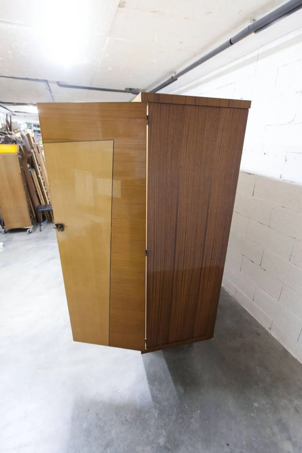 Armoire 1960 scandinave bois blond vernis atypique 4 portes 3