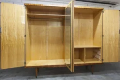 Armoire 1960 scandinave bois blond vernis atypique 4 portes 3