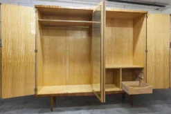 Armoire 1960 scandinave bois blond vernis atypique 4 portes 3
