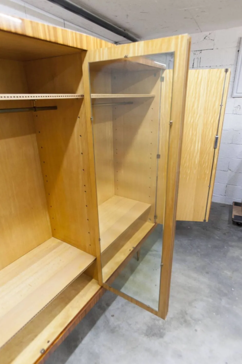 Armoire 1960 scandinave bois blond vernis atypique 4 portes 3