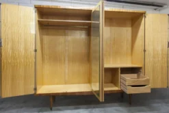 Armoire 1960 scandinave bois blond vernis atypique 4 portes 3