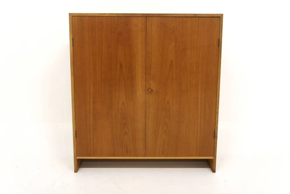 Armoire scandinave en teck, Hans J Wegner, Ry Møbler, Danemark, 1960
