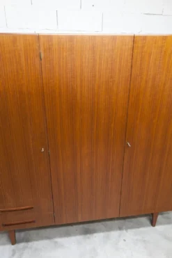 Armoire scandinave en teck par Eric Grinwis Holland 3 portes 2 tiroirs 1960