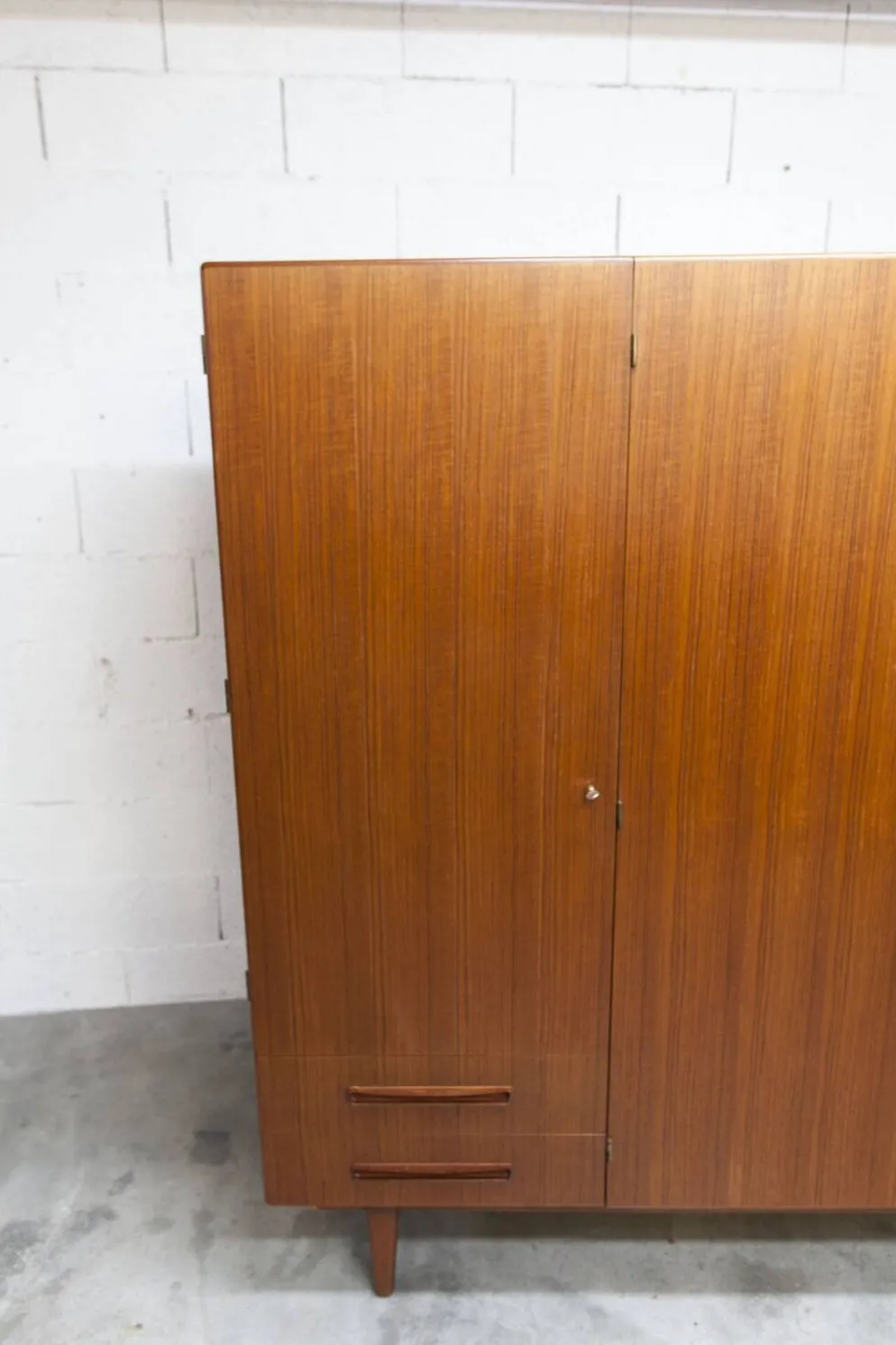 Armoire scandinave en teck par Eric Grinwis Holland 3 portes 2 tiroirs 1960