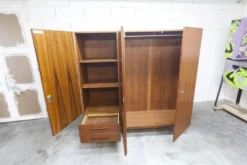 Armoire scandinave en teck par Eric Grinwis Holland 3 portes 2 tiroirs 1960