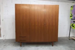 Armoire scandinave en teck par Eric Grinwis Holland 3 portes 2 tiroirs 1960