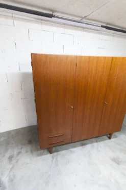 Armoire scandinave en teck par Eric Grinwis Holland 3 portes 2 tiroirs 1960