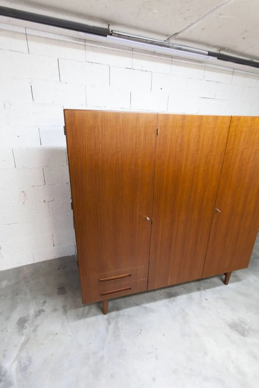 Armoire scandinave en teck par Eric Grinwis Holland 3 portes 2 tiroirs 1960