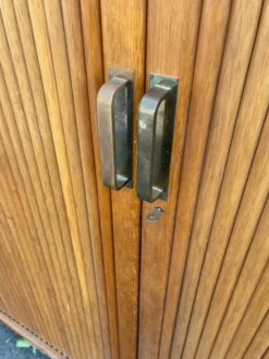 Armoire à étagères