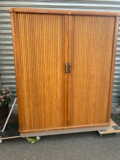 Armoire à étagères