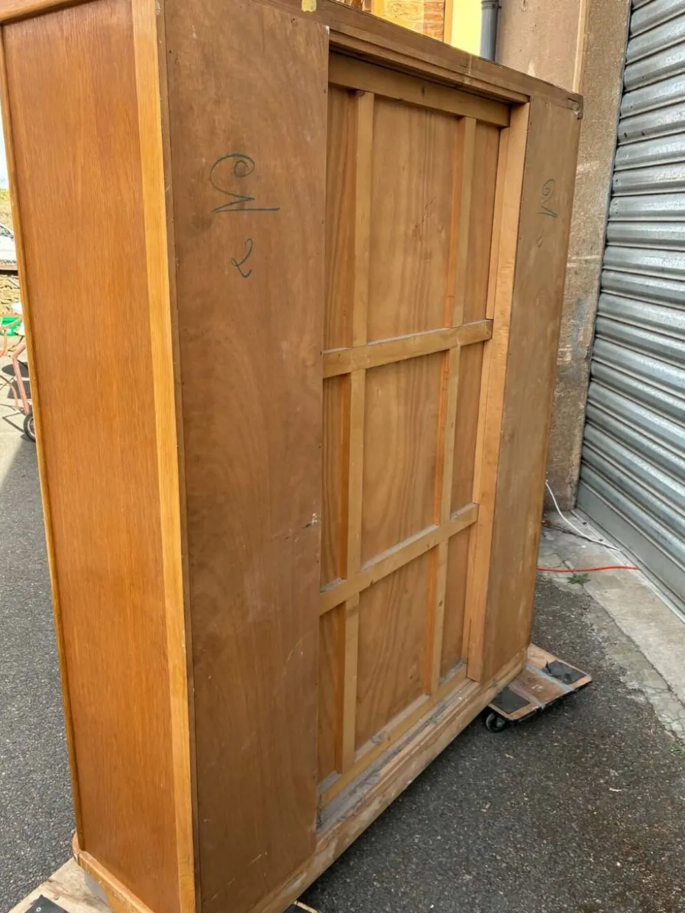 Armoire à étagères