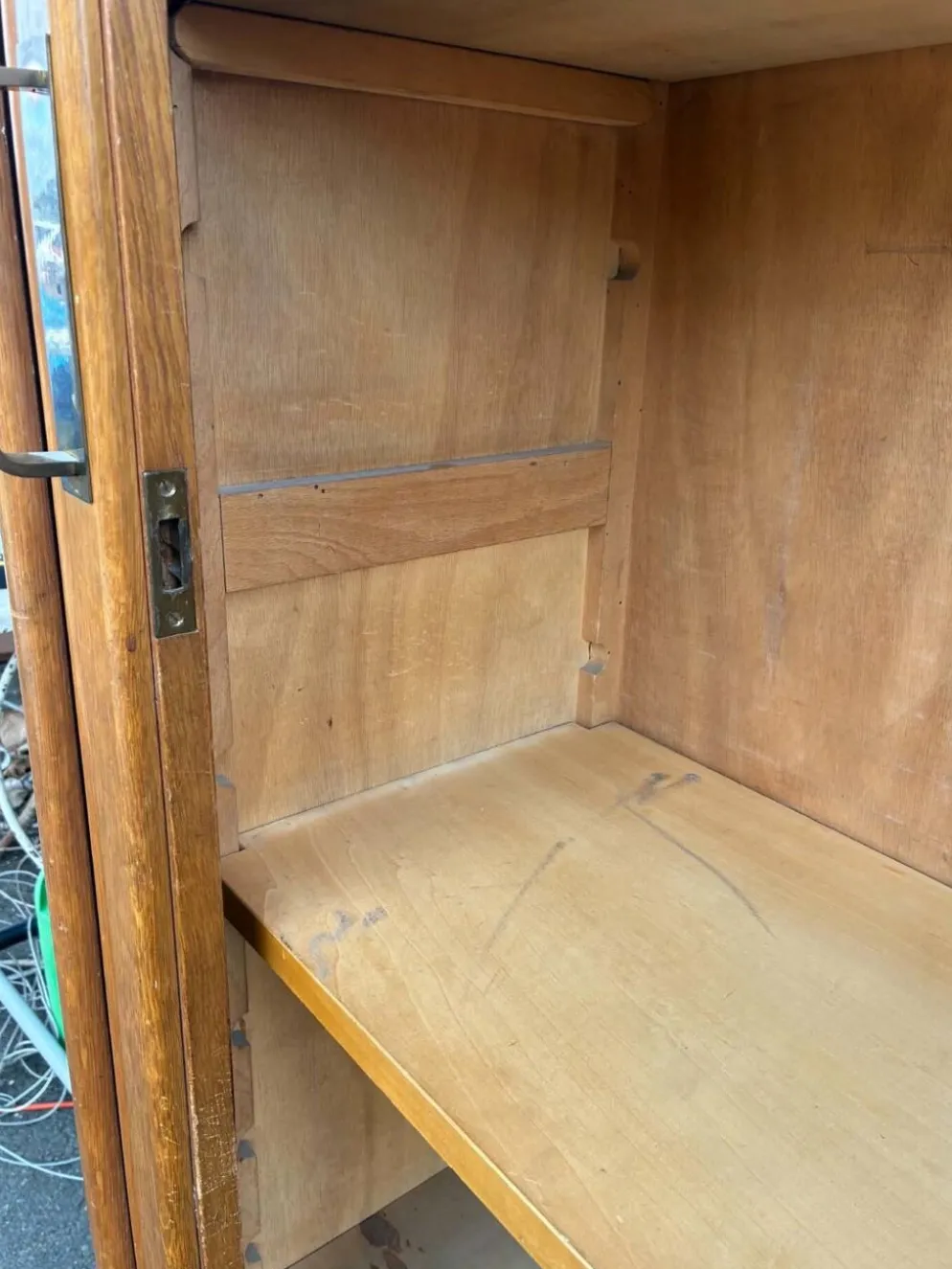 Armoire à étagères
