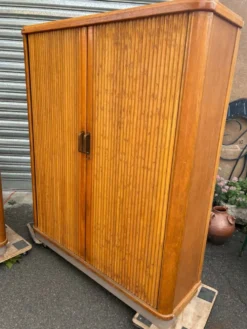 Armoire à étagères