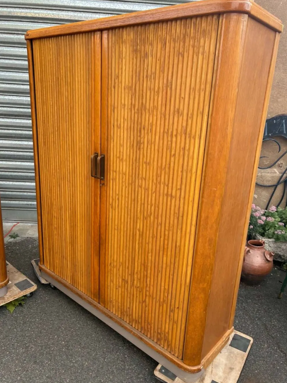 Armoire à étagères