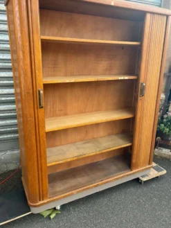 Armoire à étagères