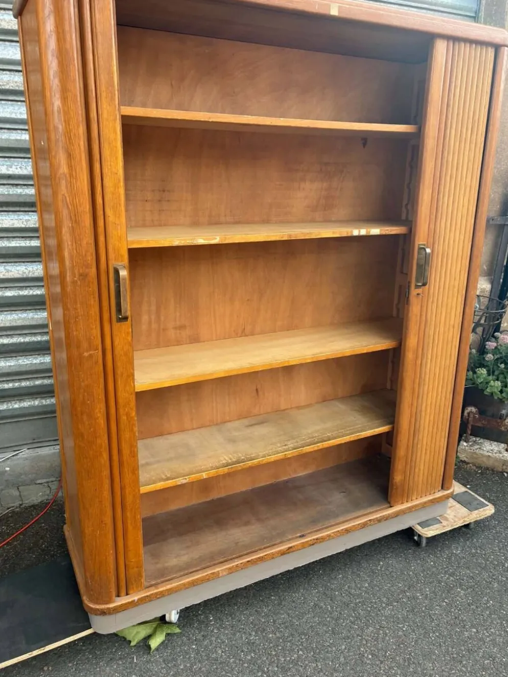 Armoire à étagères