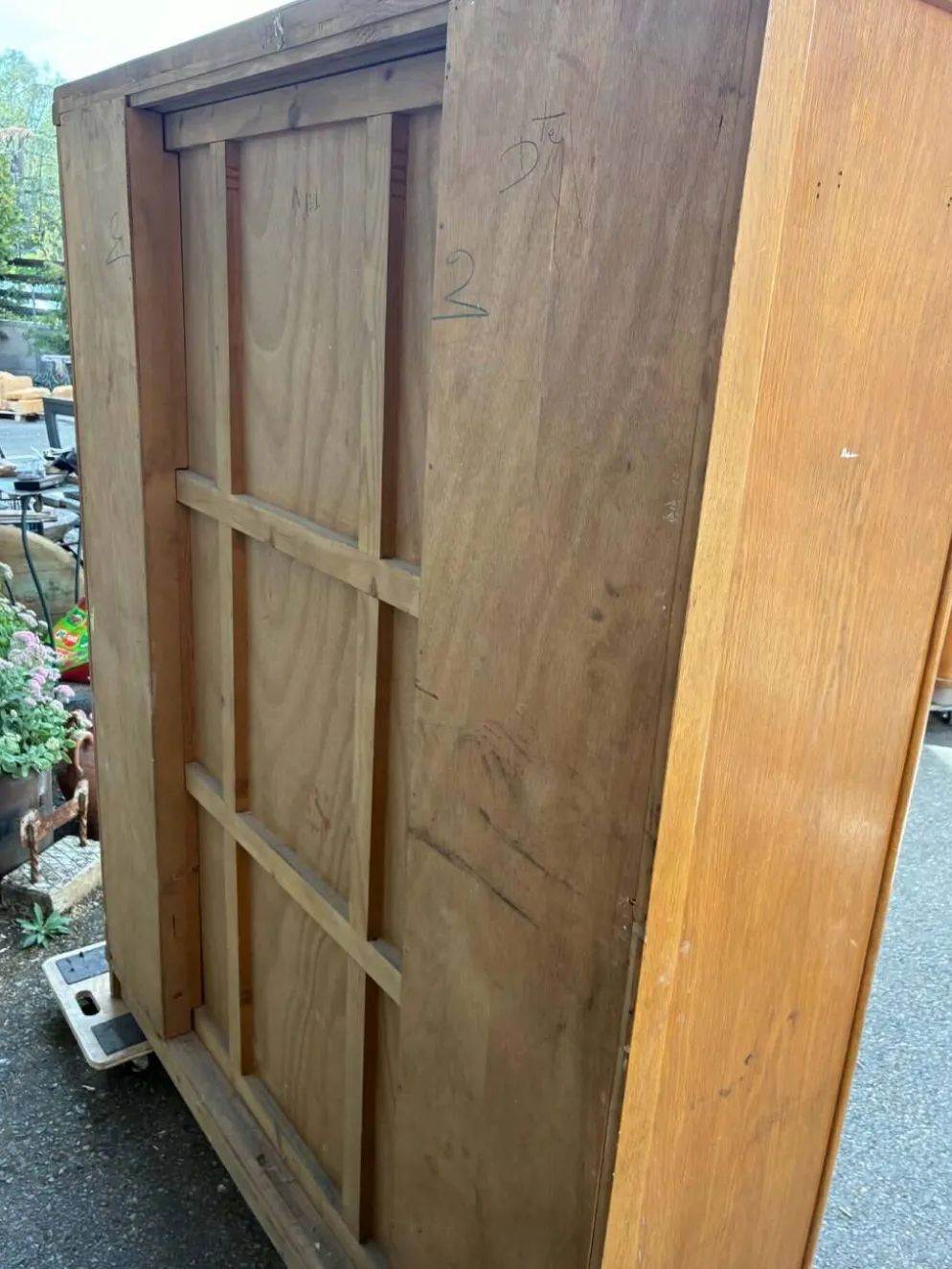 Armoire à étagères