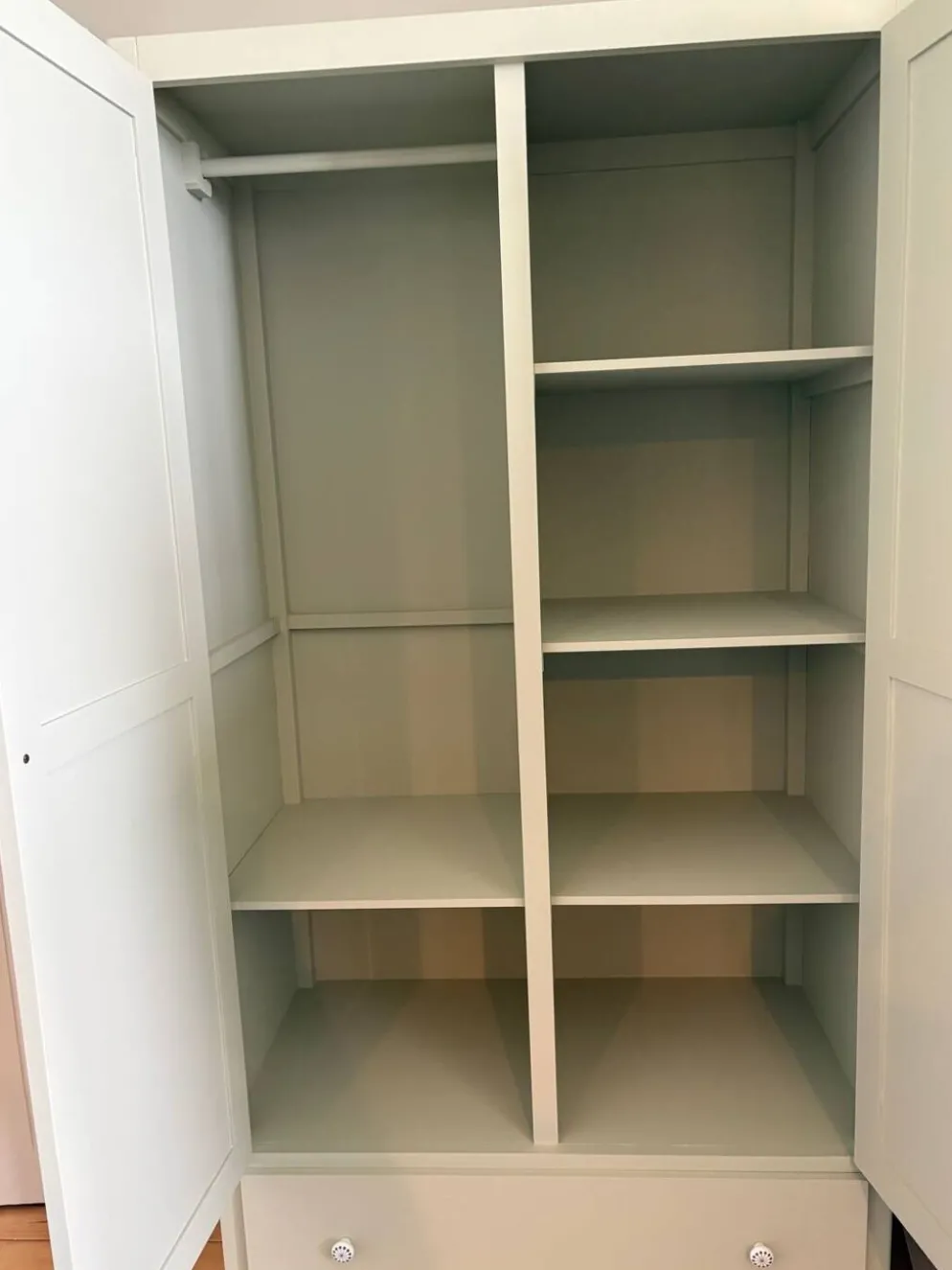 Armoire étagères et penderie vert amande