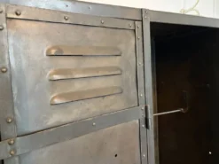Armoire vestiaire métallique