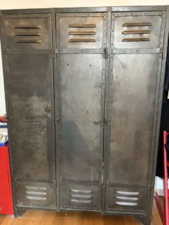 Armoire vestiaire métallique