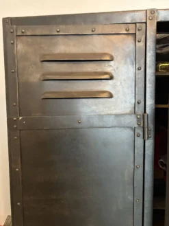 Armoire vestiaire métallique