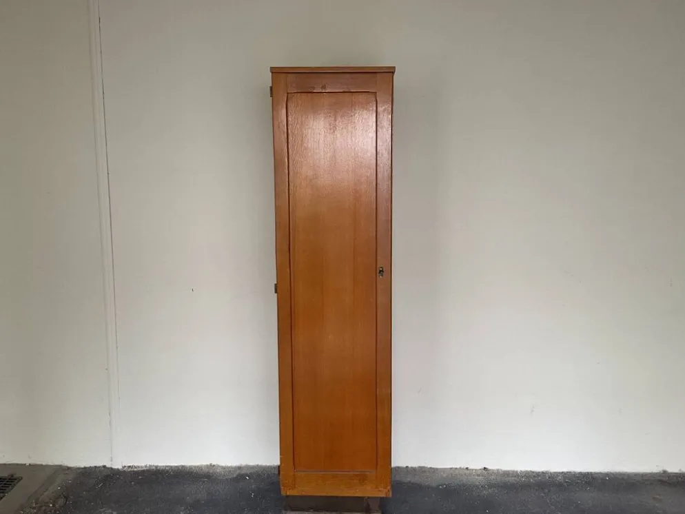 Armoire vintage
