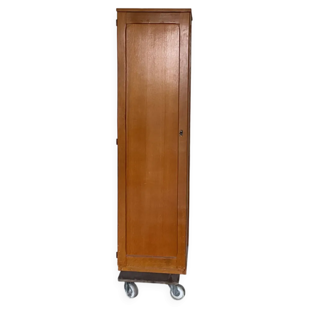 Armoire vintage