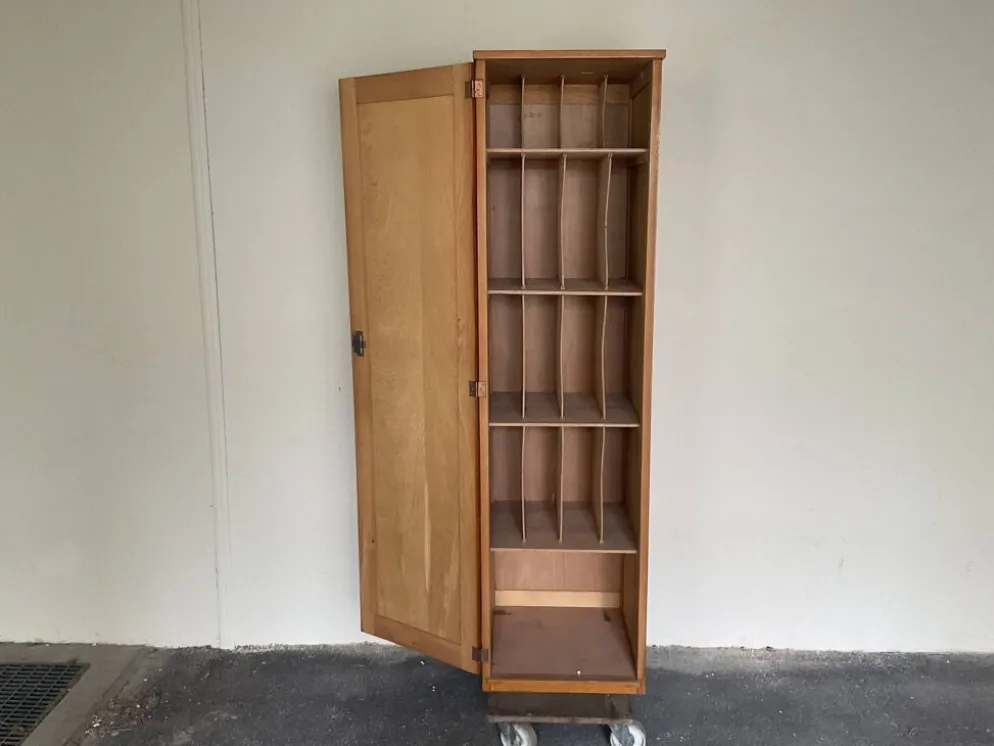 Armoire vintage