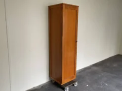 Armoire vintage