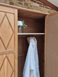 Armoire vintage