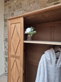 Armoire vintage