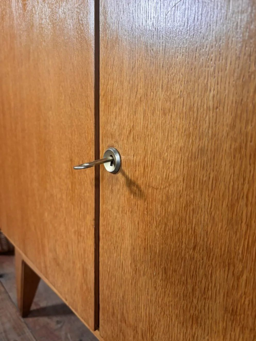 Armoire vintage asymétrique