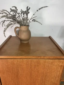 Armoire vintage asymétrique