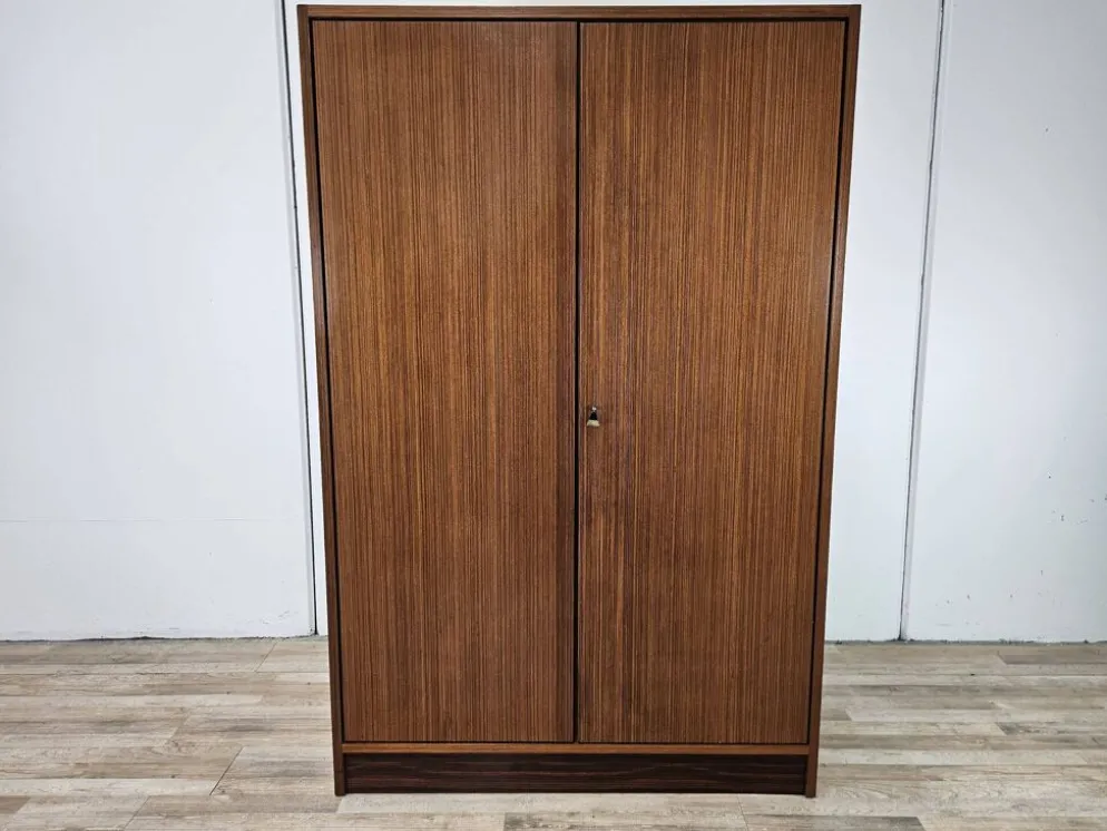 Armoire vintage des années 1960 à deux portes