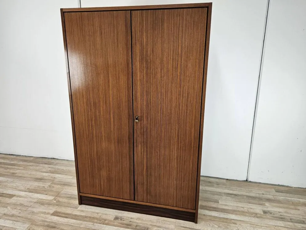 Armoire vintage des années 1960 à deux portes