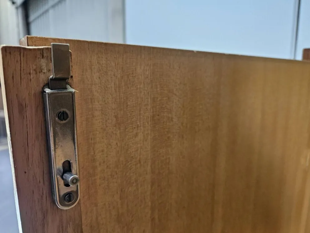 Armoire vintage des années 1960 à deux portes
