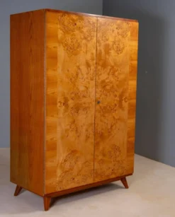 Armoire vintage du milieu du siècle, placage en bois de noyer, Tchécoslovaquie, 176 × 116 × 58 cm