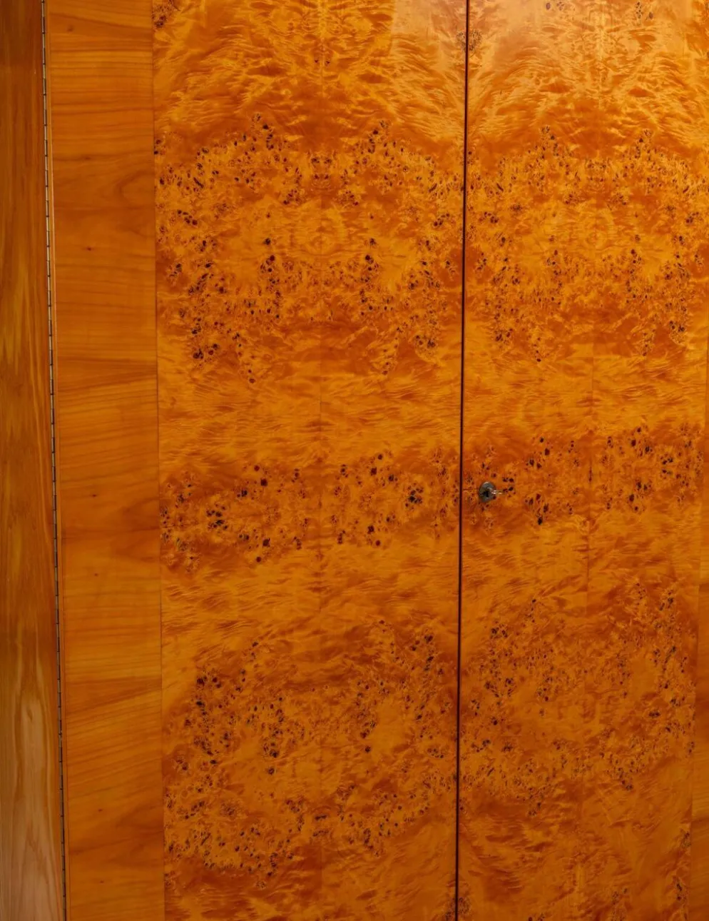 Armoire vintage du milieu du siècle, placage en bois de noyer, Tchécoslovaquie, 176 × 116 × 58 cm