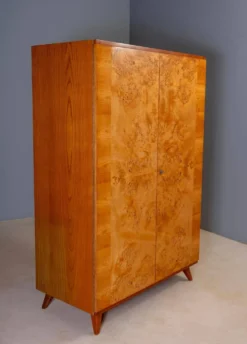 Armoire vintage du milieu du siècle, placage en bois de noyer, Tchécoslovaquie, 176 × 116 × 58 cm