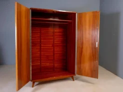 Armoire vintage du milieu du siècle, placage en bois de noyer, Tchécoslovaquie, 176 × 116 × 58 cm