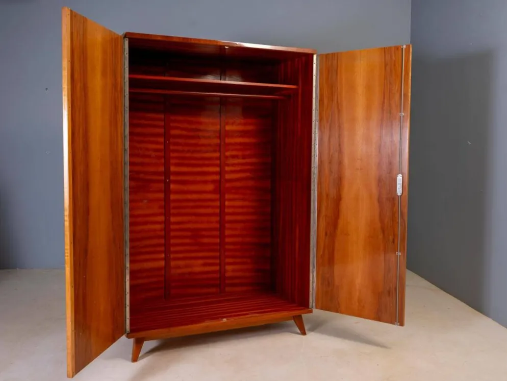Armoire vintage du milieu du siècle, placage en bois de noyer, Tchécoslovaquie, 176 × 116 × 58 cm
