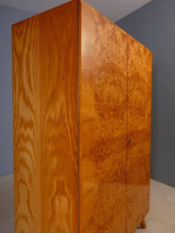 Armoire vintage du milieu du siècle, placage en bois de noyer, Tchécoslovaquie, 176 × 116 × 58 cm