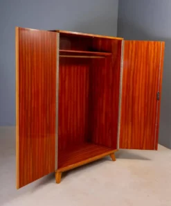 Armoire vintage du milieu du siècle, placage en bois de noyer, Tchécoslovaquie, 176 × 116 × 58 cm