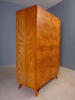 Armoire vintage du milieu du siècle, placage en bois de noyer, Tchécoslovaquie, 176 × 116 × 58 cm