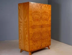 Armoire vintage du milieu du siècle, placage en bois de noyer, Tchécoslovaquie, 176 × 116 × 58 cm