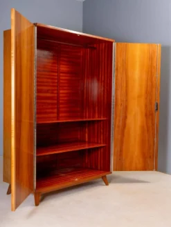 Armoire vintage du milieu du siècle, placage en bois de noyer, Tchécoslovaquie, 176 × 116 × 58 cm