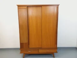 Armoire vintage en bois de chêne des années 60