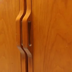 Armoire vintage en érable avec abattant, design Italie, années 1960